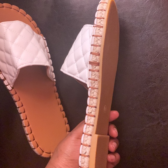 Casual Wear sandals Size 9 in women. Brand New Never have been worn - Picture 4 of 4